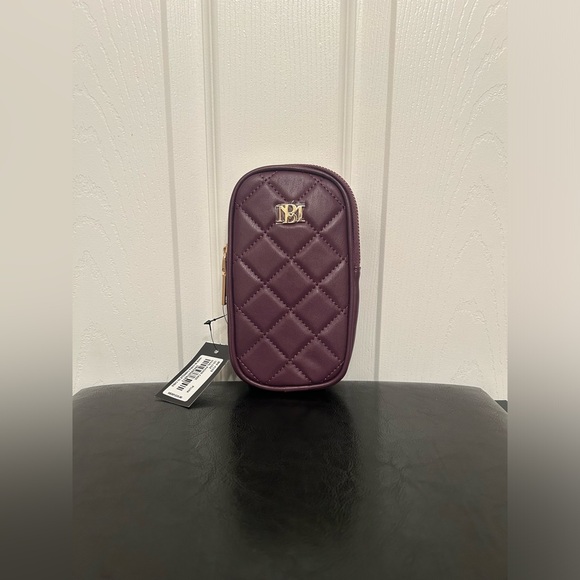 ⭐️ NWT Badgley Mischka Crossbody Oval Quilted Phone Case ⭐️ - Picture 1 of 8